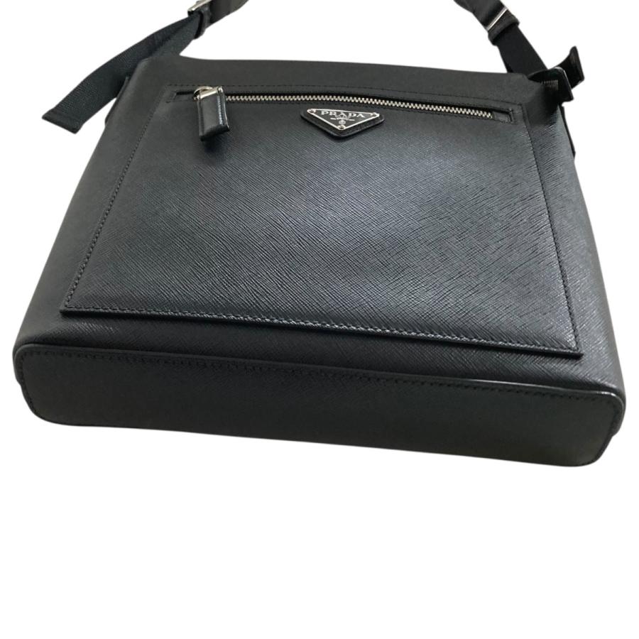 PRADA トライアングルプレートサフィアーノショルダーバッグ PRADA（プラダ） 【値下げ】PRADA トライアングルプレート