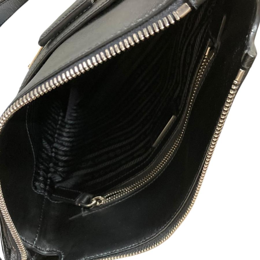 PRADA（プラダ） 【値下げ】PRADA トライアングルプレート