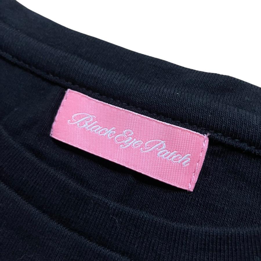 BlackEyePatch（ブラックアイパッチ） クロップドロゴプリントTシャツ