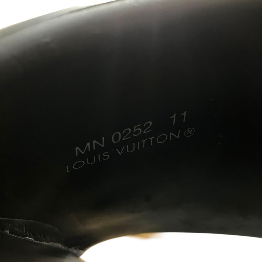 LOUIS VUITTON（ルイ・ヴィトン） エンボスモノグラムスライドサンダル