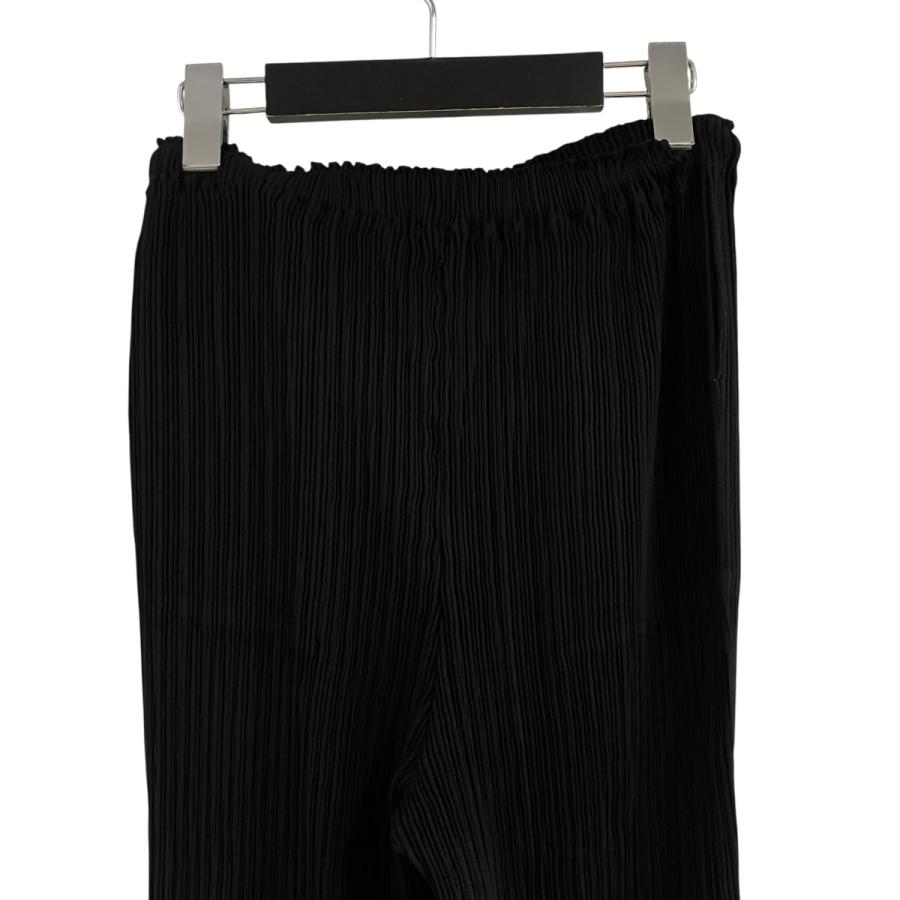 ISSEY MIYAKE イッセイミヤケ プリーツパンツ ブラック ISSEY MIYAKE（イッセイミヤケ） プリーツパンツ ブラック サイズ：2