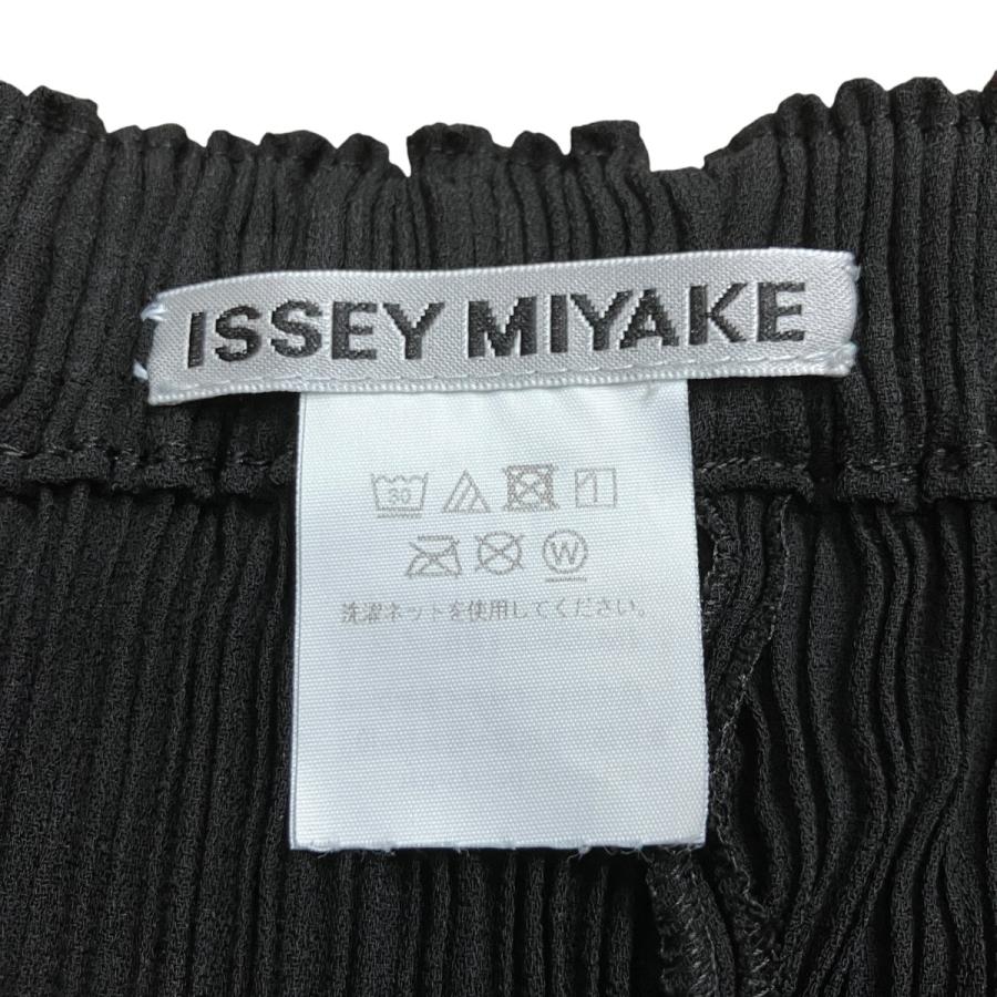 ISSEY MIYAKE（イッセイミヤケ） プリーツパンツ ブラック サイズ：2