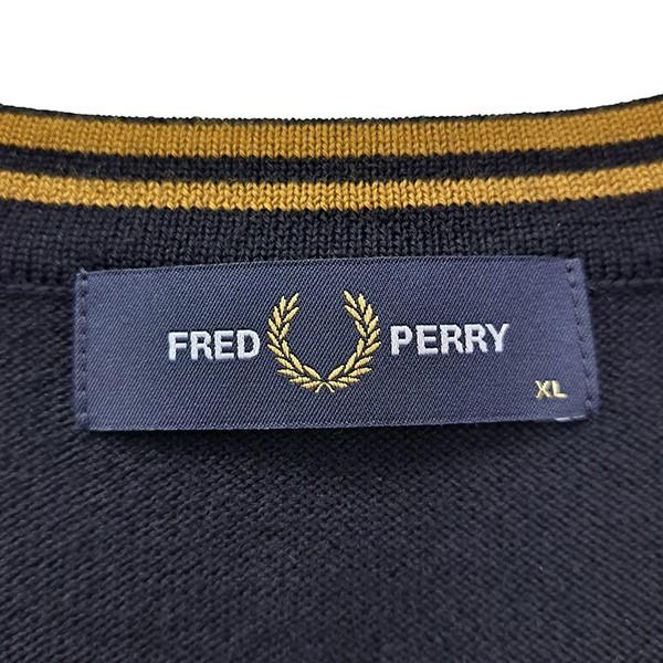 FRED PERRY（フレッドペリー） ワンポイント刺繍Vネックカーディガン
