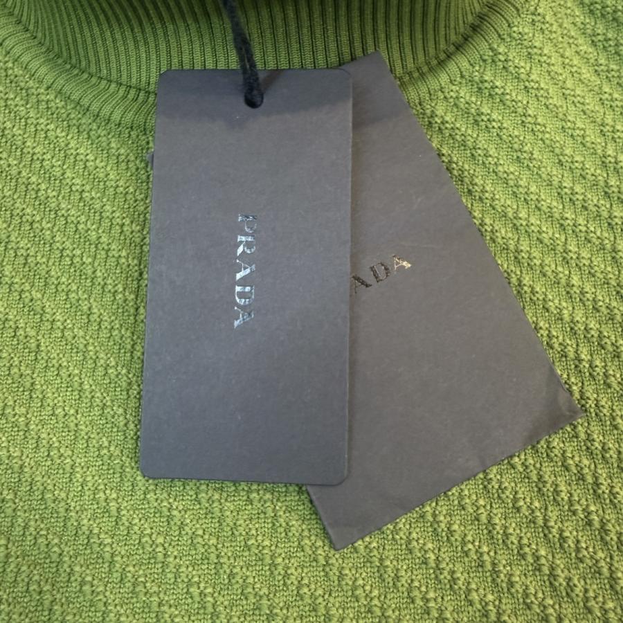 PRADA ブラック タートルネック 　三角ロゴ付 40 PRADA（プラダ） 美品 テスート 三角ロゴプレート ブラック 黒
