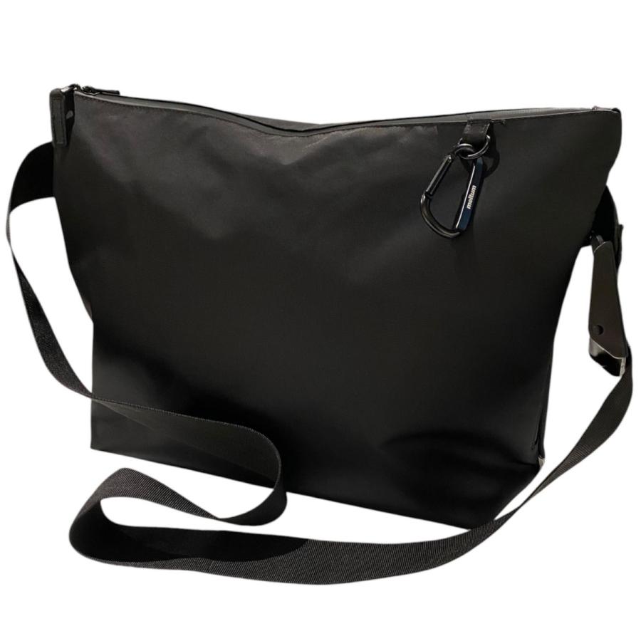 Meltum NYLON MESSENGER BAG メッセンジャーバッグ黒 メルタム Meltum NYLON MESSENGER BAGノートパソコン収納可能撥水