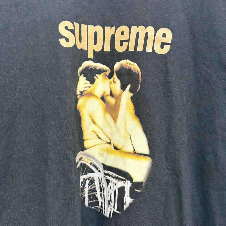 Supreme（シュプリーム） Supreme 23SS Kiss Tee プリントTシャツ