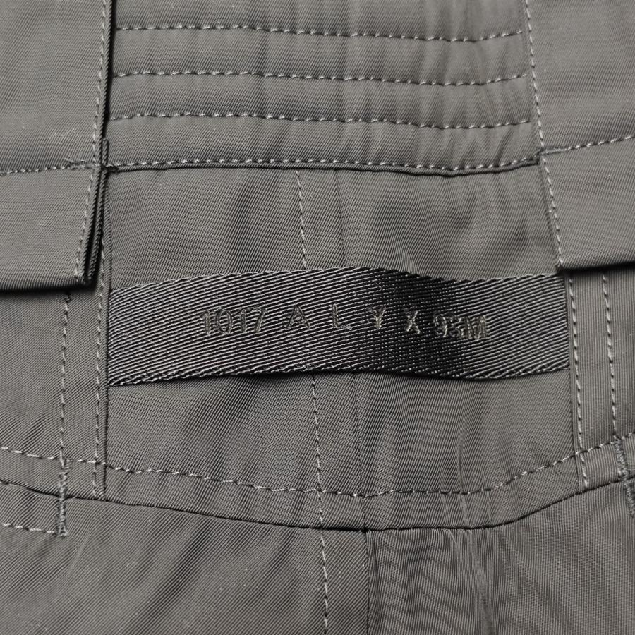 1017 ALYX 9SM（アリクス） ALYX メタルロゴ カーゴハーフパンツ