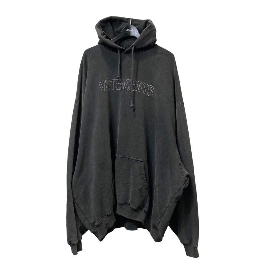 ヴェトモン VETEMENTS 23SS ロゴ刺繍パーカー UE63HD445B グレー ヴェトモン VETEMENTS 23SS ロゴ刺繍パーカー UE63HD445B グレー