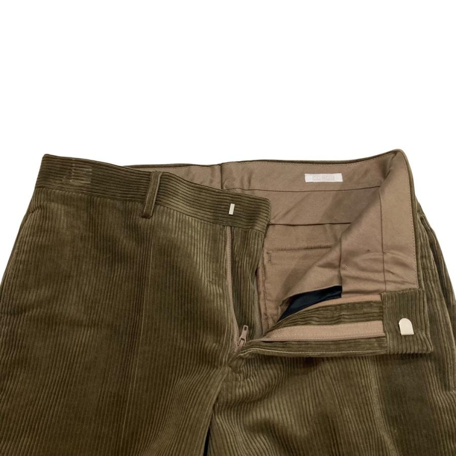 comoli コモリ コーデュロイ パイプドステムパンツ カーキ サイズ3 COMOLI（コモリ） 【値下げ】COMOLI コーデュロイ パイプドステム