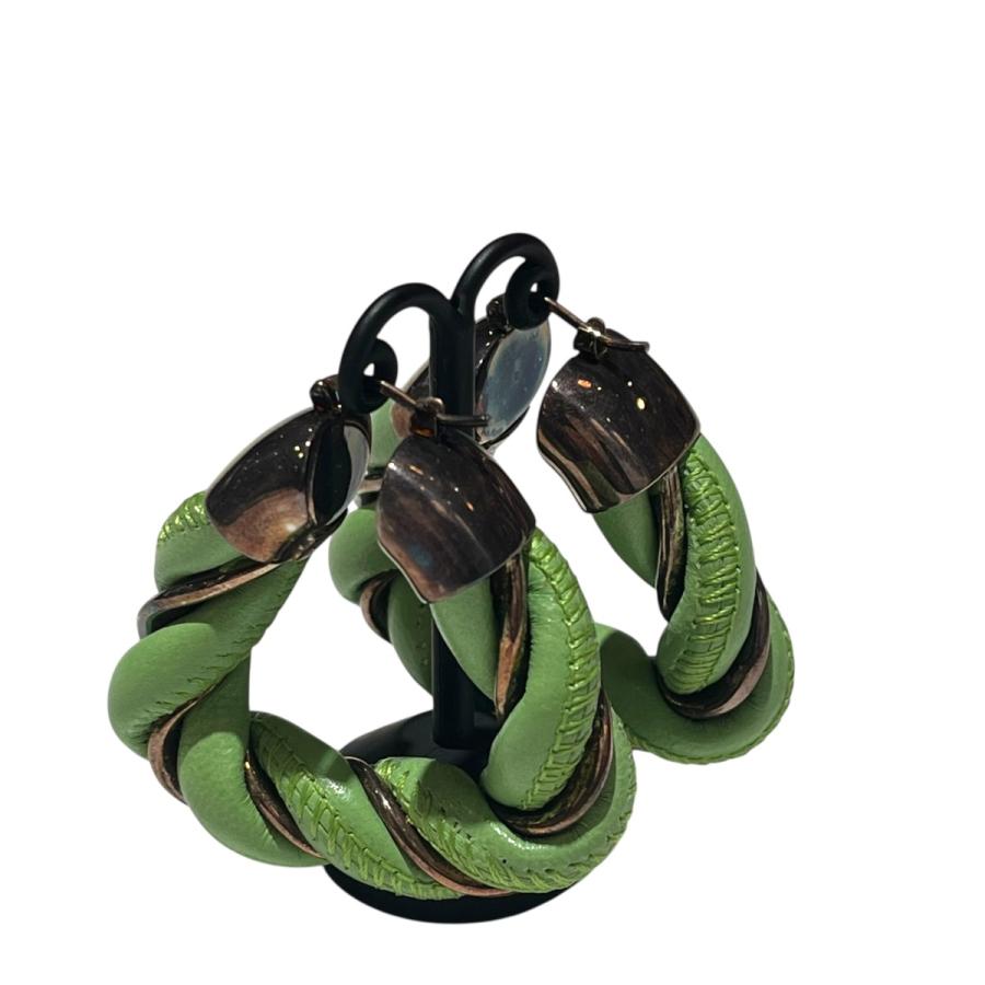 BOTTEGA VENETA（ボッテガ・ヴェネタ） ツイストトライアングル ピアス