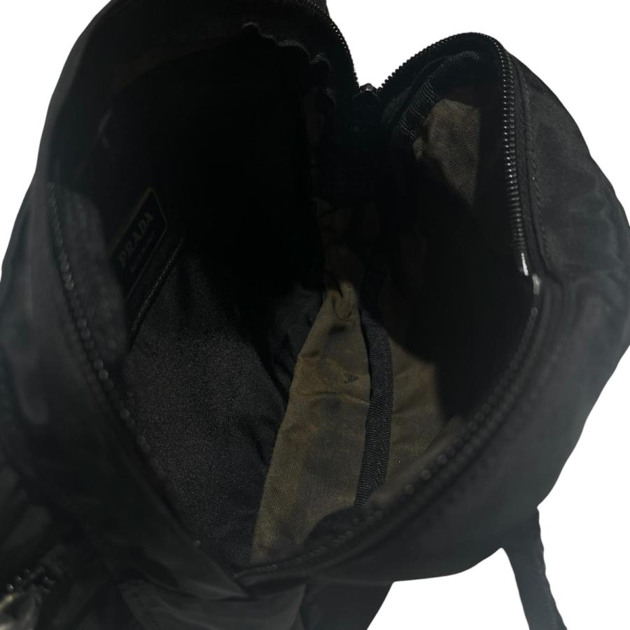 PRADA（プラダ） 三角ロゴ ボディバック V210 ブラック : カインドオル