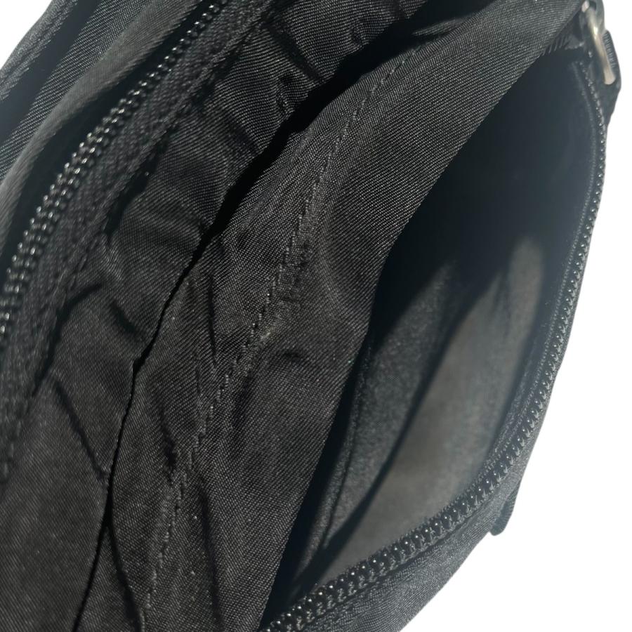 PRADA（プラダ） 三角ロゴ ボディバック V210 ブラック : カインドオル