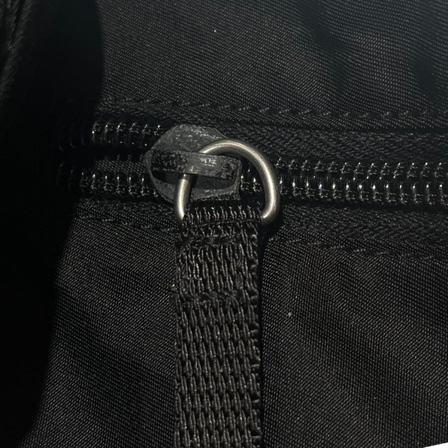 PRADA（プラダ） 三角ロゴ ボディバック V210 ブラック : カインドオル