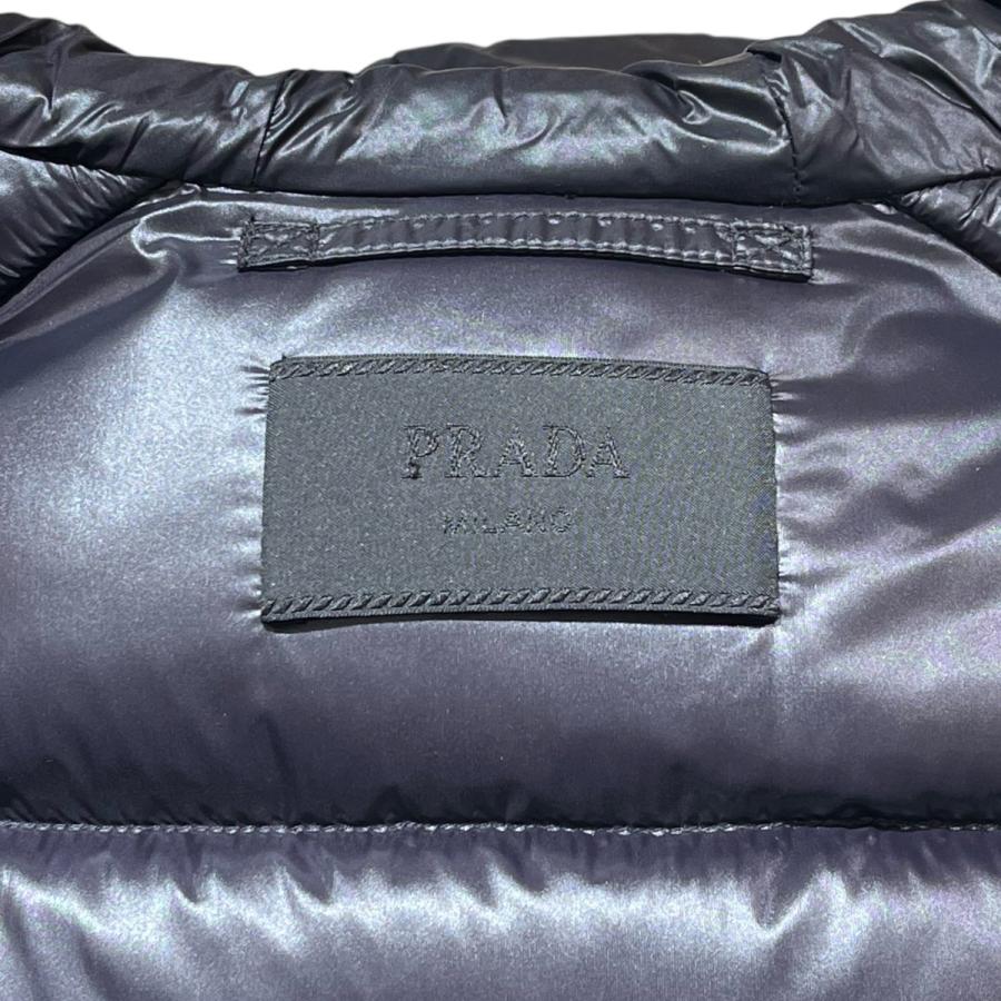 PRADA（プラダ） アームトライアングルロゴ プレート ダウンジャケット