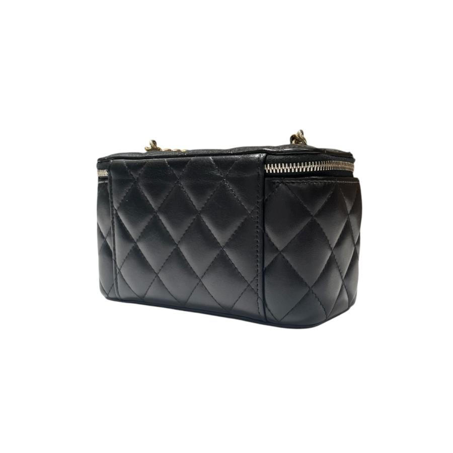 CHANEL（シャネル） マトラッセ バニティ チェーンショルダーバッグ