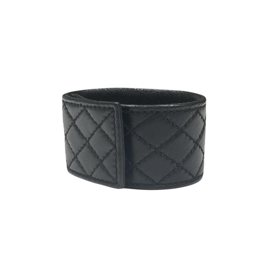 CHANEL（シャネル） ココマーク マトラッセ レザー バングル ブラック