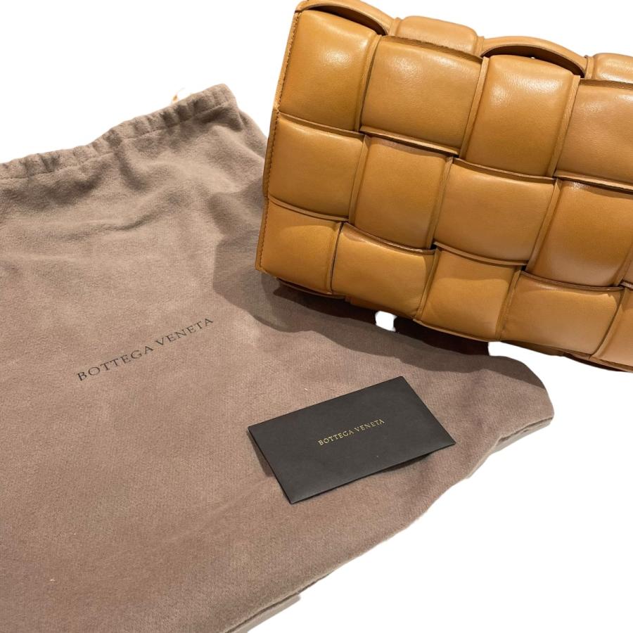 BOTTEGA VENETA（ボッテガ・ヴェネタ） パデッド カセット ショルダー