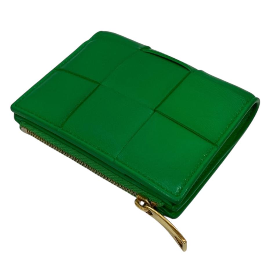 BOTTEGA VENETA（ボッテガ・ヴェネタ） マキシイントレ2つ折り財布