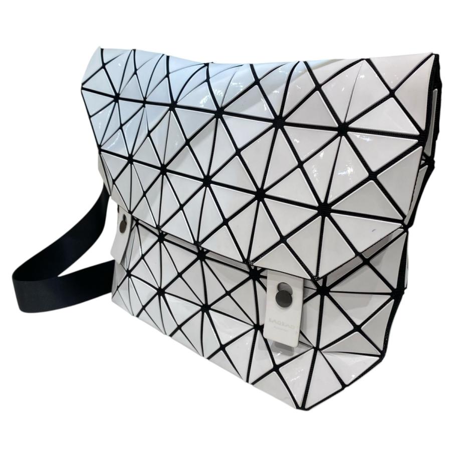 BAO ISSEY MIYAKE バオバオイッセイミヤケ ショルダーバッグ ホワイト