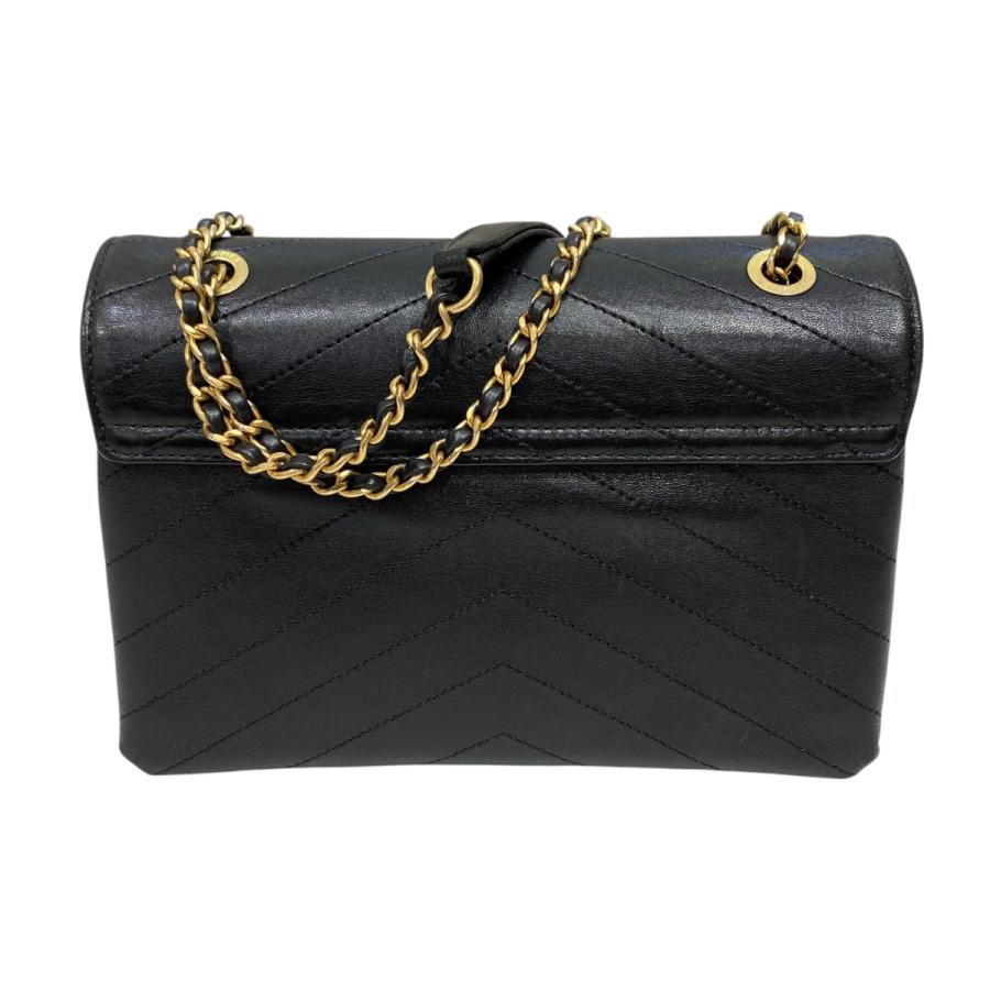 CHANEL（シャネル） シェブロンVステッチチェーンショルダーバッグ