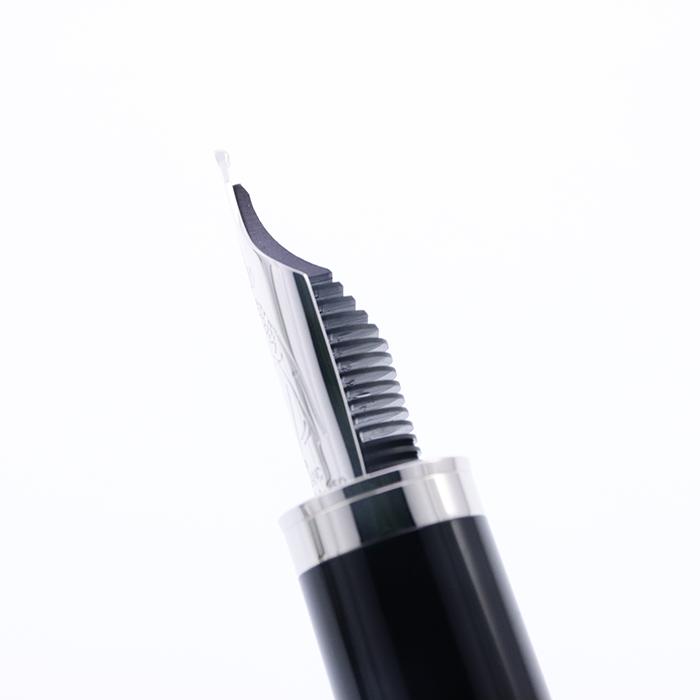 MONTBLANC（モンブラン） 万年筆 作家シリーズ2020 ヴィクトル