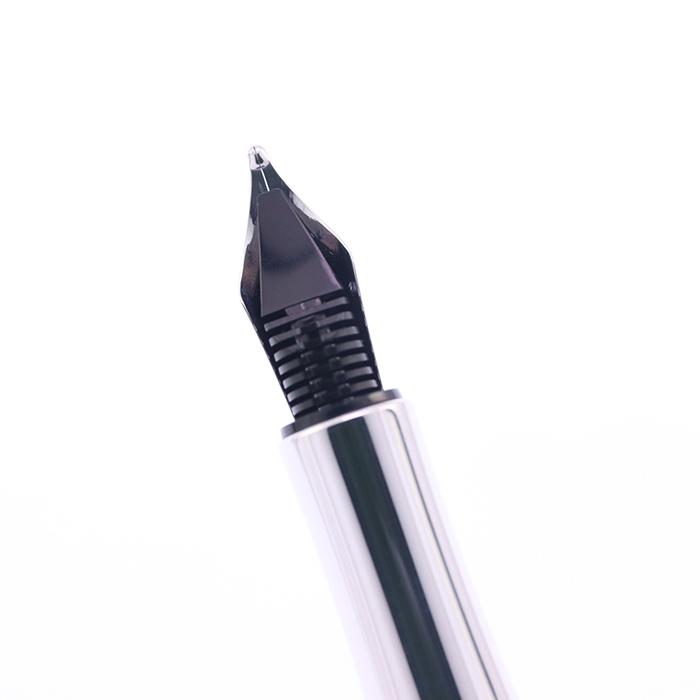 CARAN d'ACHE（カランダッシュ） 万年筆 バリアス セラミック ホワイト