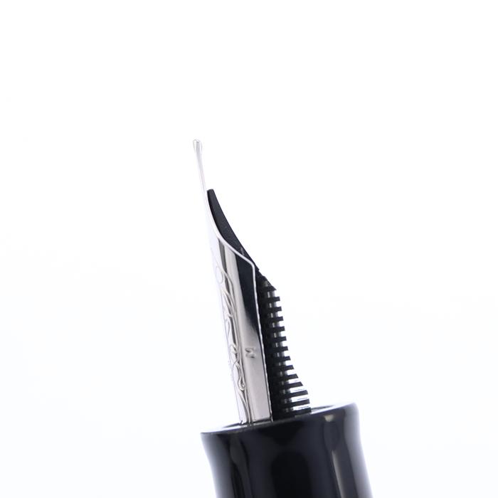 デルタ ドルチェビータ ミディアム ソワレ 18K M デルタ 万年筆 ドルチェビータ ミディアム ソワレ 18K/M 中古-良