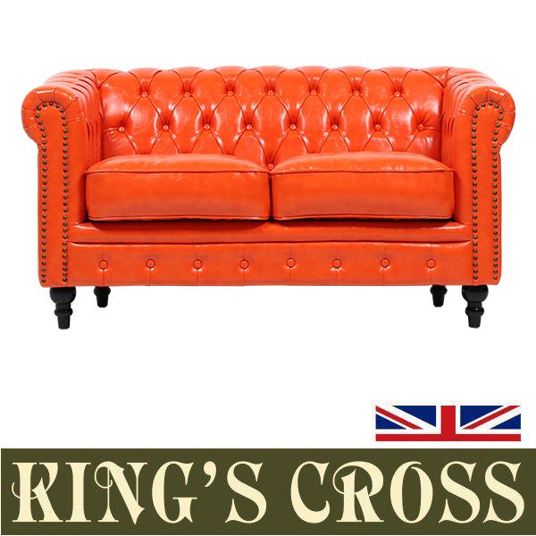 オレンジ色の合成皮革2人掛けソファ