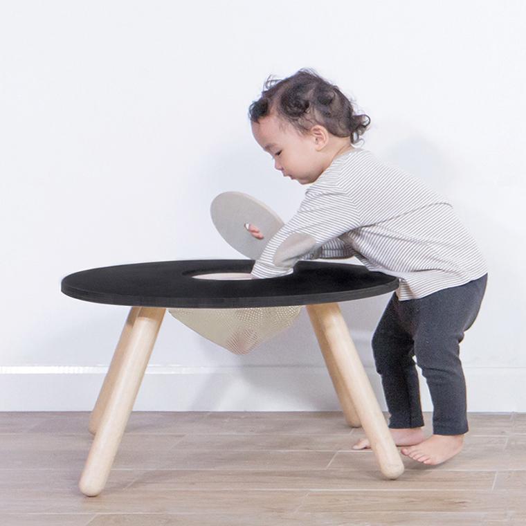 【取引中】plantoys　子供用のテーブルとイス 木のおもちゃ プラントイ Plantoys ラウンドテーブル おかたづけ 黒板