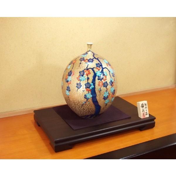 有田焼 染錦黄金枝垂れ梅絵花瓶｜陶芸作家 藤井錦彩 作 : 有田焼 藤井