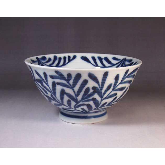 有田焼 陶芸家 藤井錦彩作 染付葉唐草文様ご飯茶碗 : 有田焼 藤井錦彩