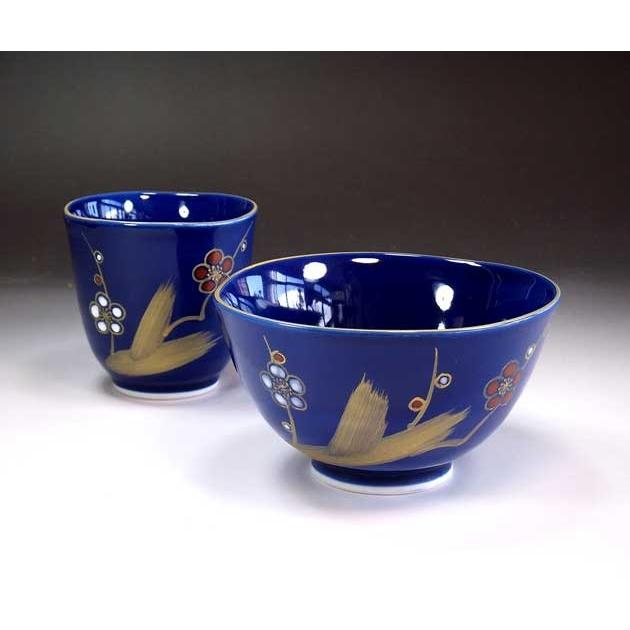 有田焼 陶芸家 藤井錦彩作 瑠璃釉金彩梅絵茶碗・湯呑みセット : 有田焼