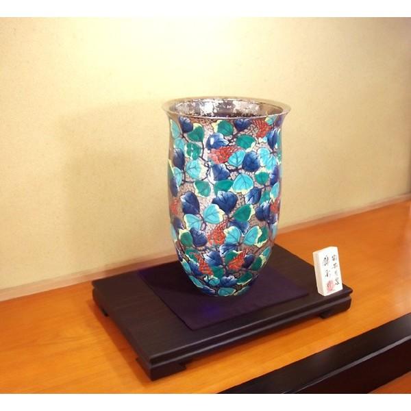 有田焼 染錦プラチナ彩葛絵花瓶｜陶芸作家 藤井錦彩 作 : 有田焼 藤井