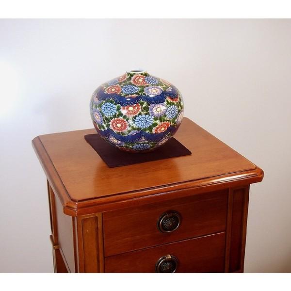 有田焼 染錦金彩菊園景図花瓶｜陶芸作家 藤井錦彩 作 : 有田焼 藤井錦