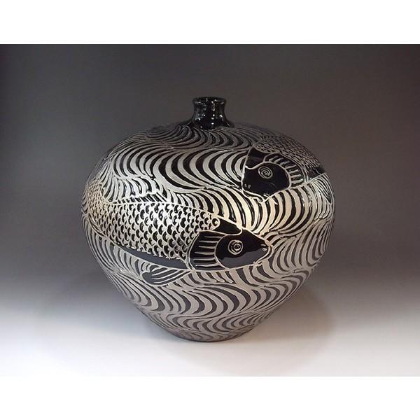 有田焼 天目釉プラチナ彩流水鯉絵花瓶｜陶芸作家　藤井錦彩 作