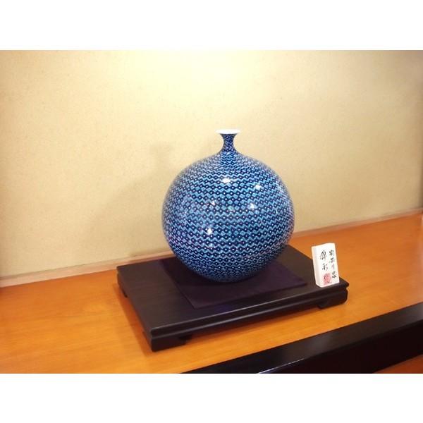 有田焼 色鍋島様式小梅文様花瓶｜陶芸作家 藤井錦彩 作 : 有田焼 藤井