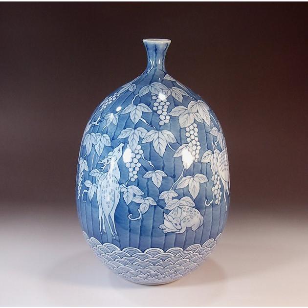 染付葡萄鹿遊図花瓶｜有田焼 陶芸作家　藤井錦彩作_1