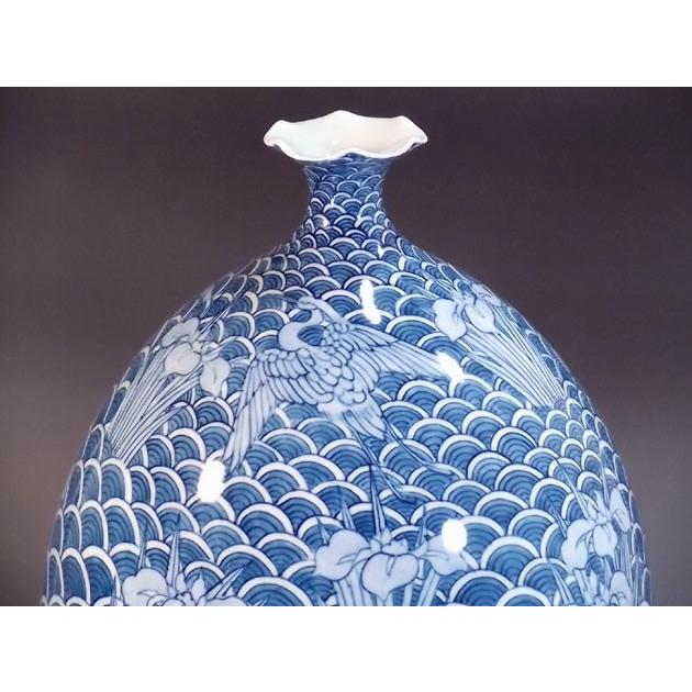 染付青海波菖蒲鷺絵花瓶｜有田焼 陶芸作家 藤井錦彩作 : 有田焼 藤井錦