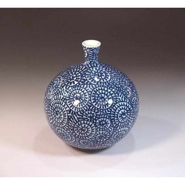 有田焼 染付蛸唐草文様花瓶｜陶芸作家 藤井錦彩 作 : 有田焼 藤井錦彩