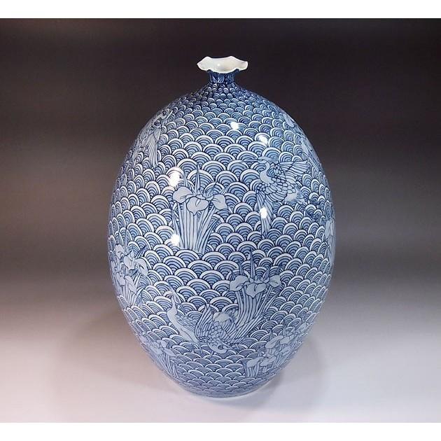 有田焼 染付青海波菖蒲鷺絵花瓶｜陶芸作家 藤井錦彩 作 : 有田焼 藤井