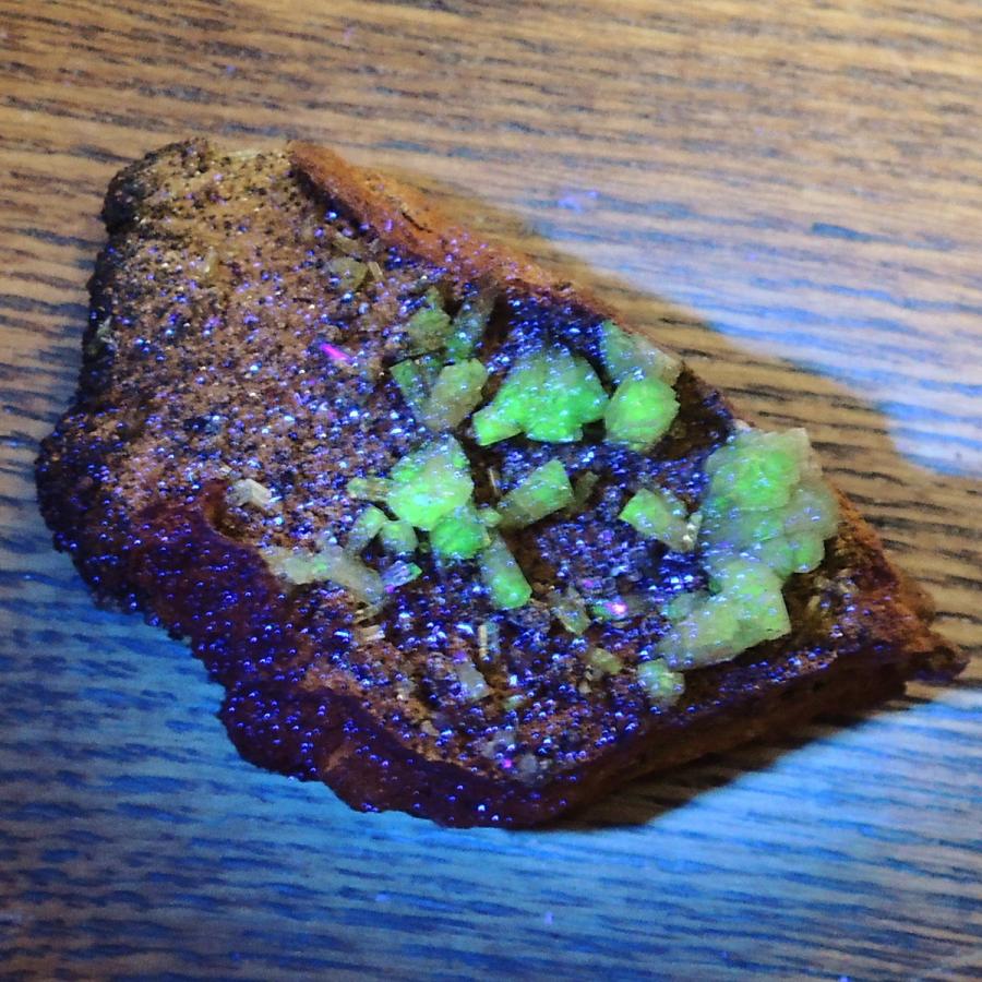 アダマイト メキシコ産 蛍光鉱物 アダム石 ベラクルス鉱山 天然石 ブラジル産 アダム石(アダマイト)|ハッピーギフト – 天然石