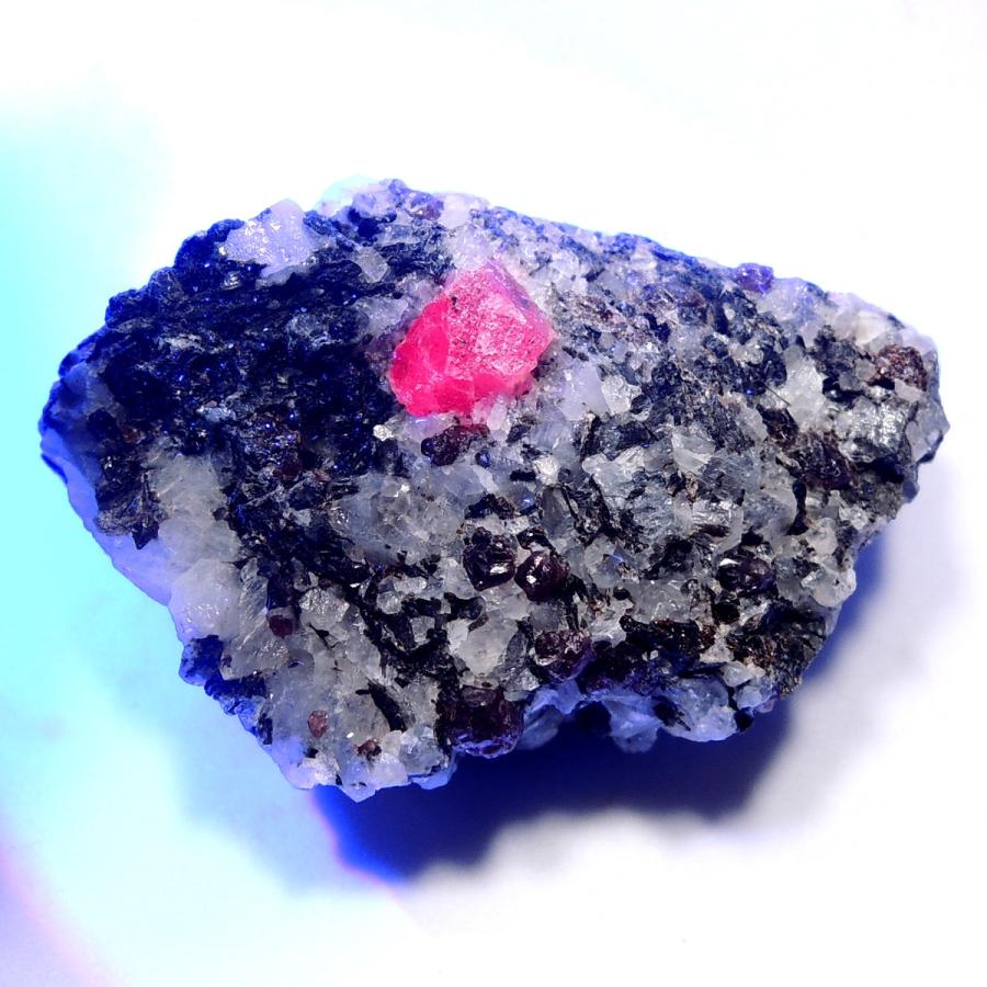ルビー 原石 紅玉 母岩付き ロシア産 : 鉱物標本 天然石 金星舎 ルビー 原石 紅玉 母岩付き ロシア産 : 鉱物標本 天然石 金星舎