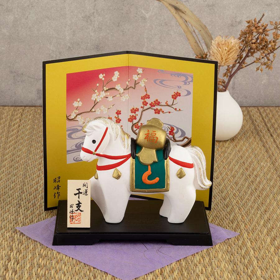 2026年 干支 馬 うま 開運 小槌乗せ飾り福午 置物 置き物 コンパクト