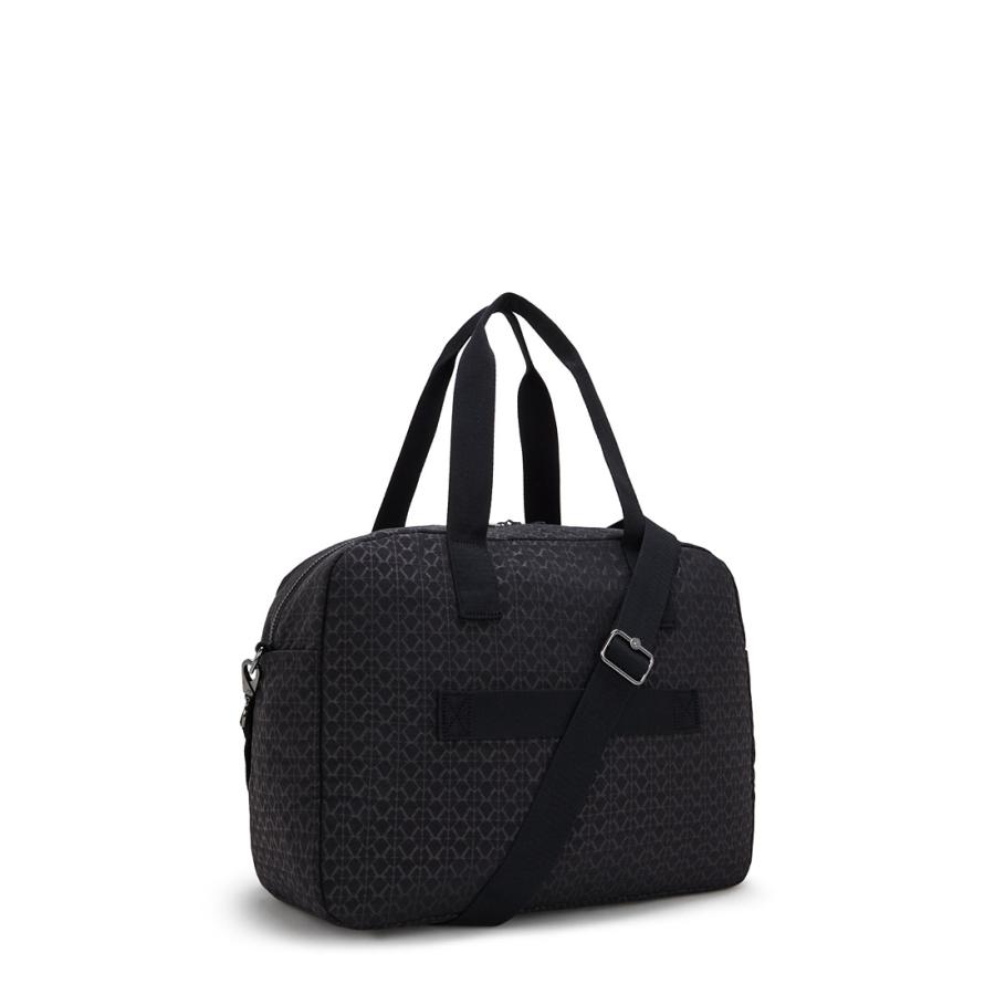 キプリング 公式 ボストンバッグ DEFEA XL(Signature Emb) デフィアエックスエル(シグネチャーエンボス) KI5577K59 ベーシックプラス コレクション | kipling | 01