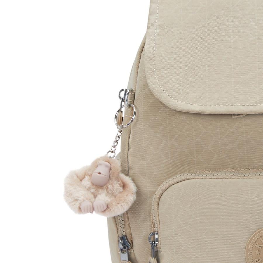 キプリング 公式 リュック バックパック CITY ZIP S(Sign Beige Emb) シティジップエス(サインベージュエンボス) KI563496A 　期間限定価格 2026/6/21 までの画像