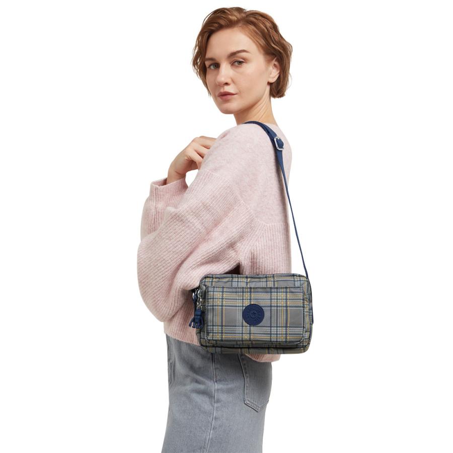 Miya 神戸三宮センター街 29172198 | CHARLES & KEITH