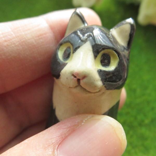 ハチワレ 猫 ミニ骨壷 ペット 分骨 お骨入れ 手元供養 陶器 骨壺 遺骨入れ ネコ ねこ 可愛い 日本製 信楽焼 手のひら 黒白 ぶち ペット仏具 メモリアル 供養 仏 tk アクセサリーkirakira Meヤフー店 通販 Yahoo ショッピング