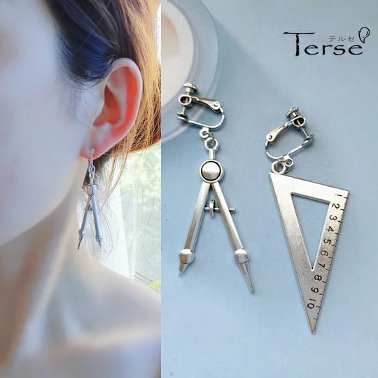 Terse 面白三角定規 コンパスモチーフ ノンホール 1ペア レディース メンズ 数学 算数 理系 幾何学 シルバー 銀 かわいい Se0098e キラキラピアス 通販 Yahoo ショッピング