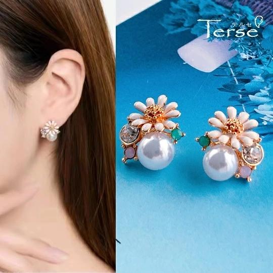 Terse ピアス 1ペア ホワイト フラワー 花 ビジュー パール カラフル 華やか キュート 可愛い 上品 お洒落 春 立体 存在感 デイジー コスモス 12月誕生花 Sp0126awh キラキラピアス 通販 Yahoo ショッピング