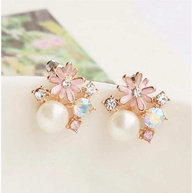 ピアス イヤリング フラワー パール 真珠 ビジュー ゴールド ピンク ひな菊とビジューとパールのフラワー ピアス イヤリング キラキラプラネット 通販 Yahoo ショッピング